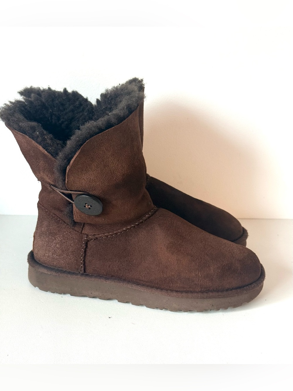 UGG Bailey Button II Short Boots Chocolate Brown Suede Shearling Lining 7